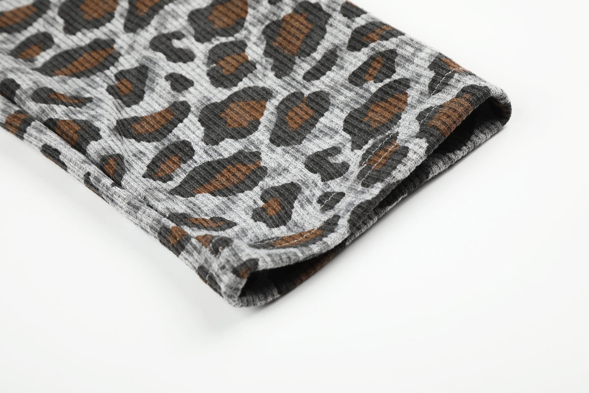 BLACK ENERGY | Lip Print Leopard Sleeve Sweatshirt - product detail