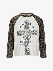 TAELE PLUS | Star Cross Leopard Sleeve Sweatshirt in White - front view