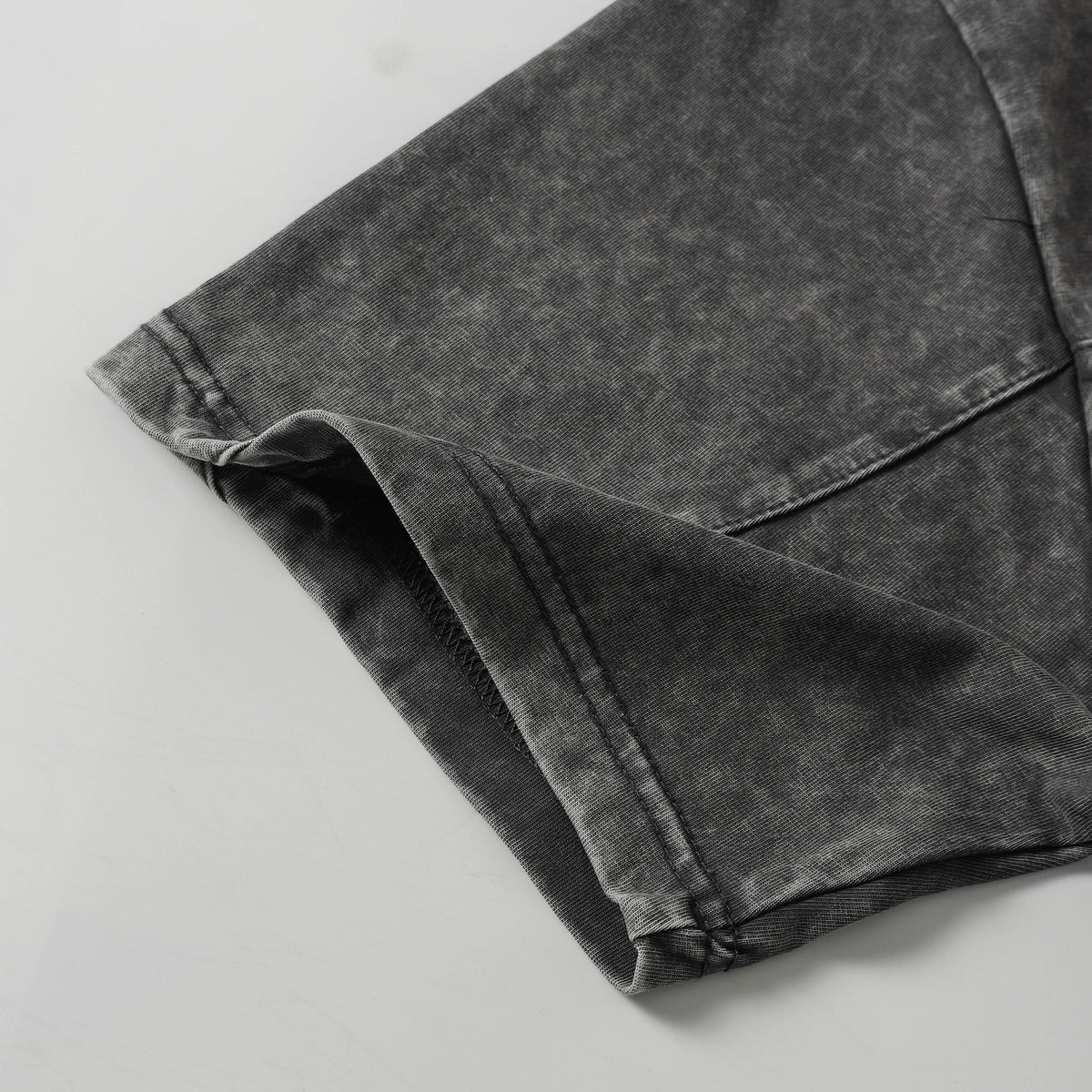 EXTREME CAUSE | Studded-Collar Curved-Seam T-Shirt - product detail