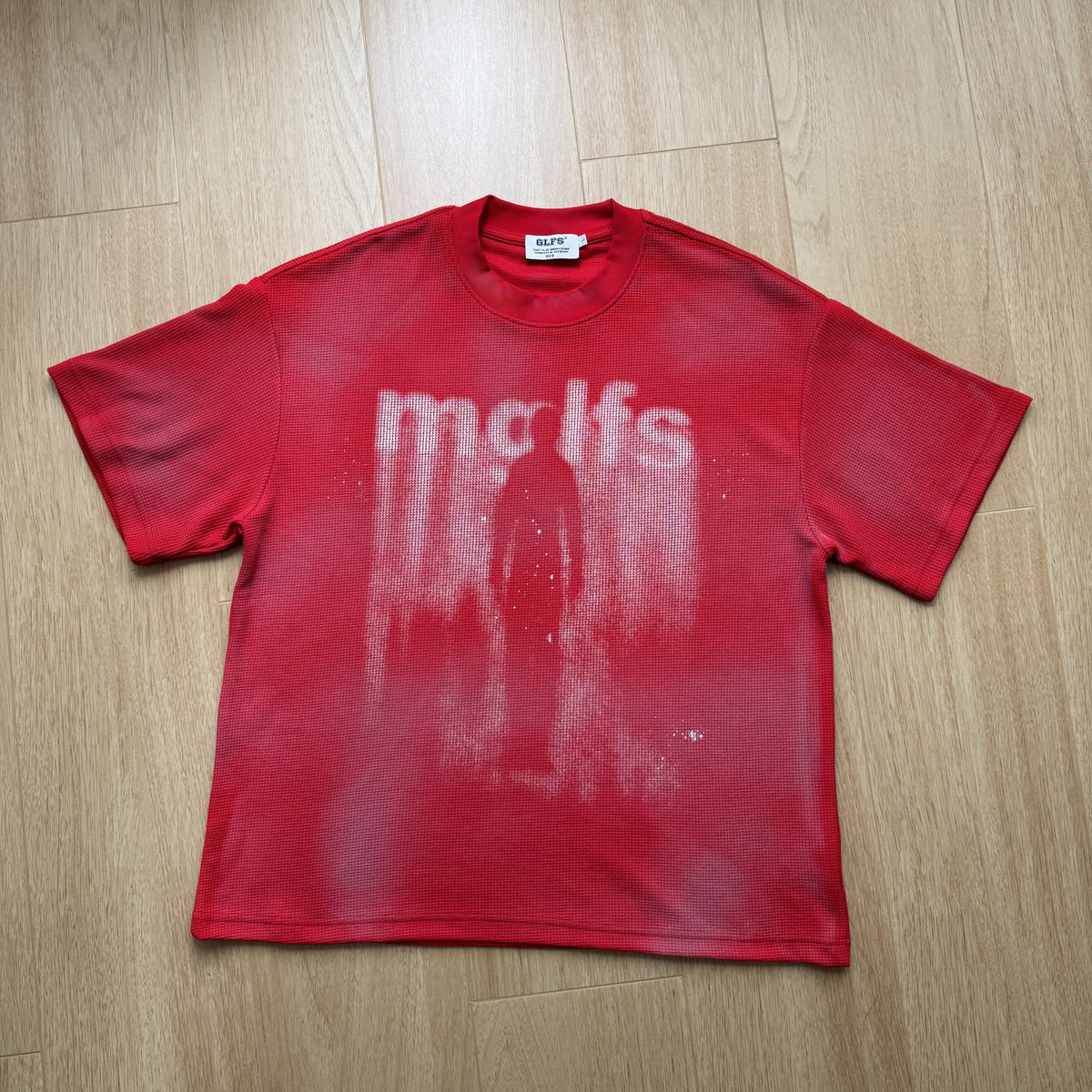 GLFS | Blurred Figure Graphic Relaxed-Fit T-Shirt in Red - product view